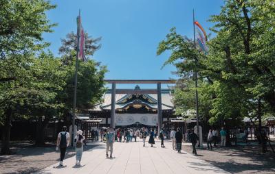 靖国神社 中門鳥居全体