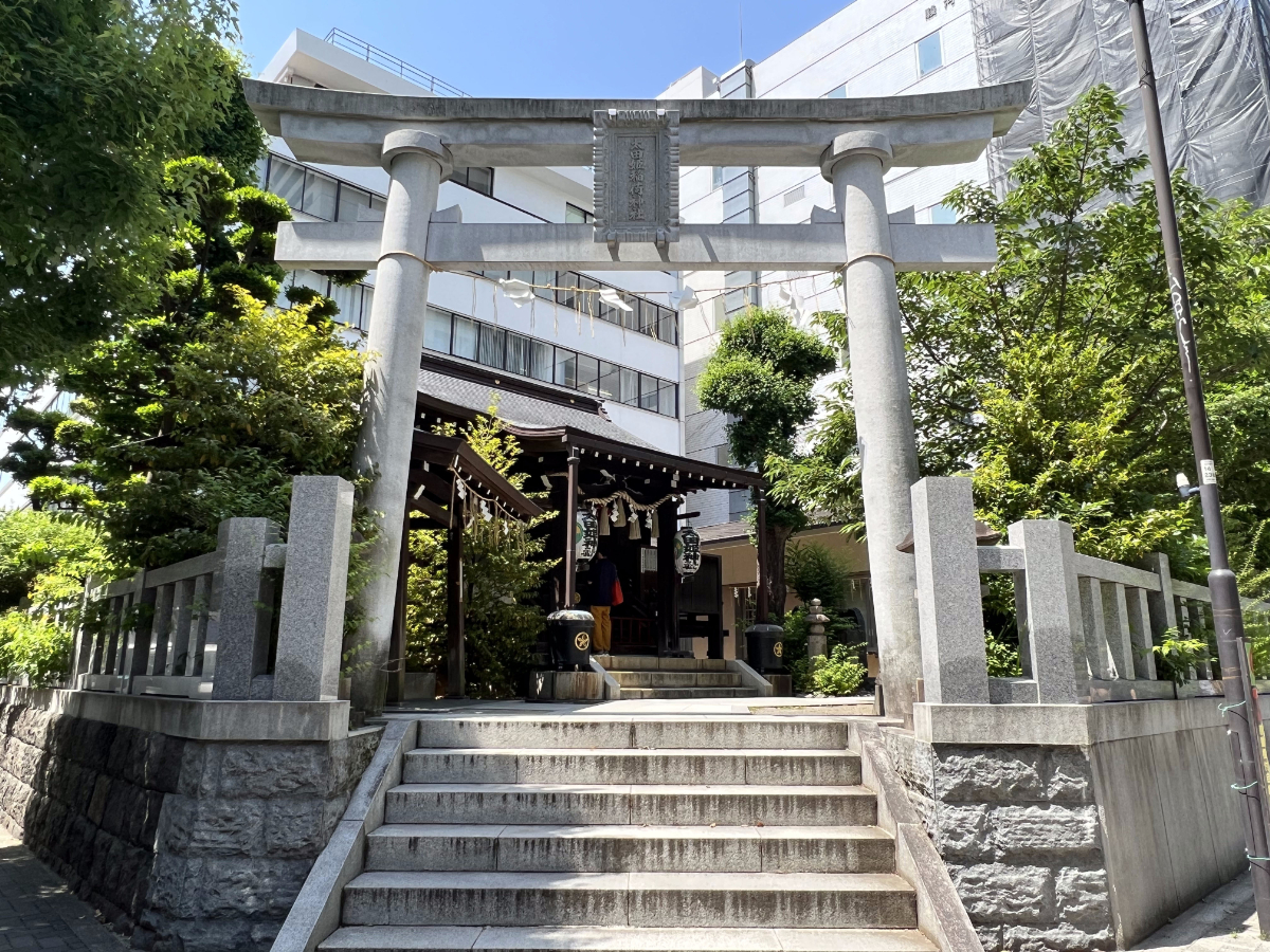 鳥居と拝殿