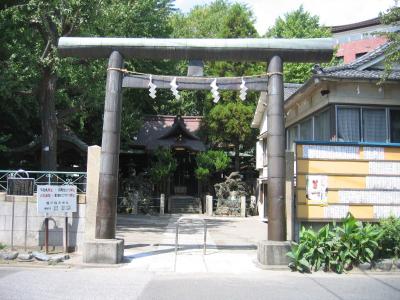 橋戸稲荷神社 鳥居と拝殿