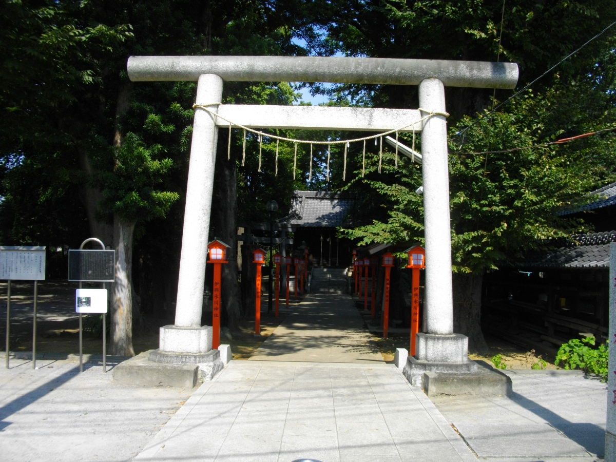 鳥居と拝殿