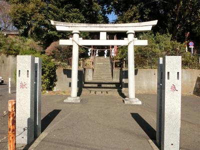 稲荷神社 鳥居と拝殿