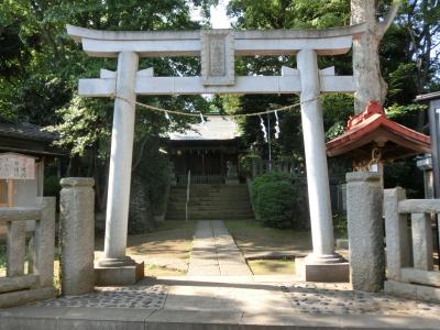 小豆沢神社 鳥居と拝殿