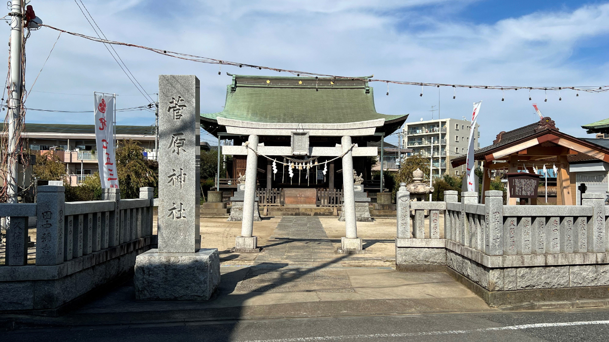 鳥居と拝殿