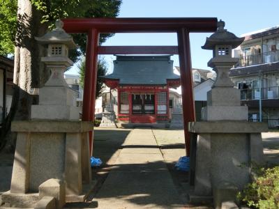 稲荷神社 鳥居と拝殿