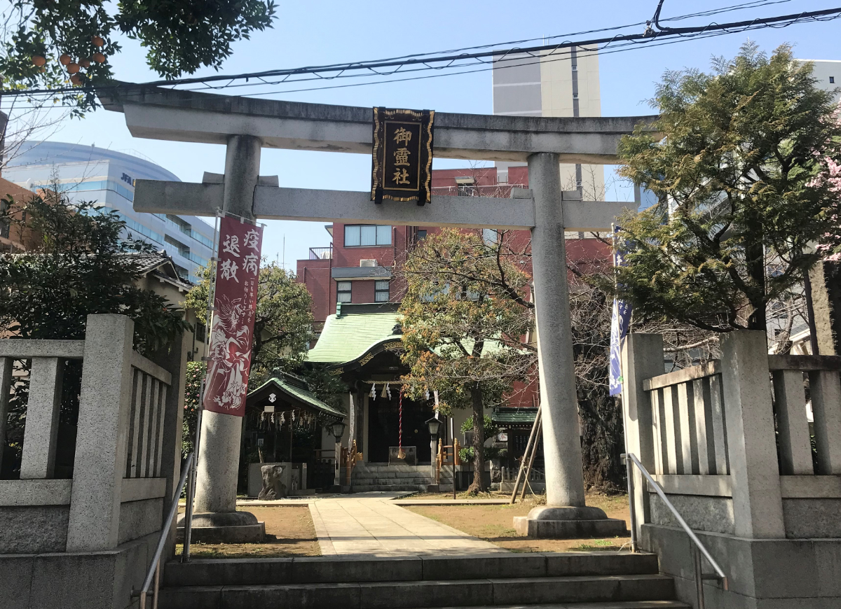 鳥居と拝殿