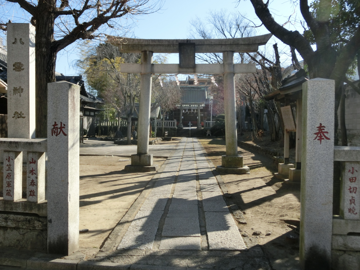 鳥居と拝殿
