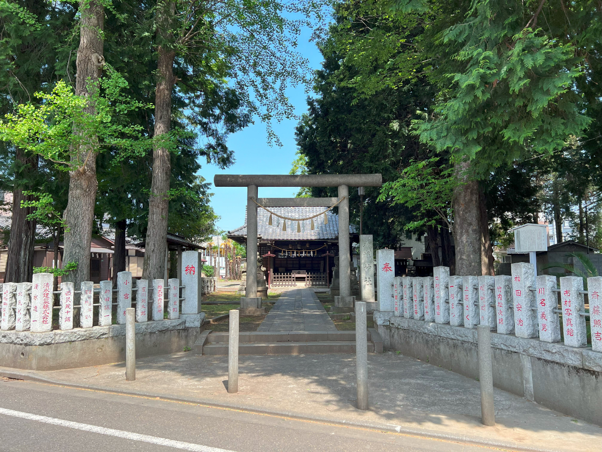 鳥居と拝殿