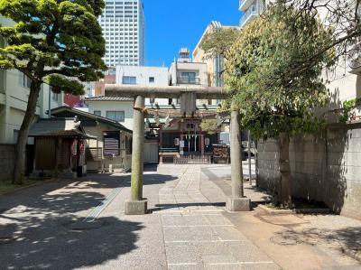 練馬大鳥神社 鳥居と拝殿