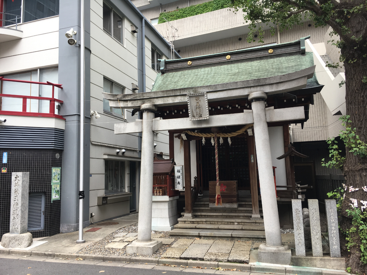鳥居と拝殿