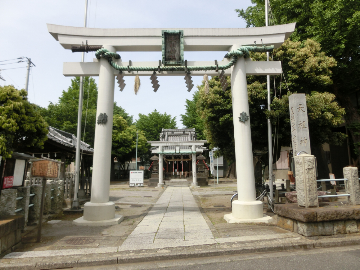 鳥居と拝殿
