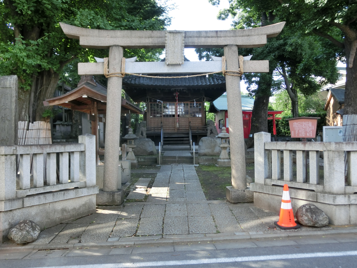 鳥居と拝殿