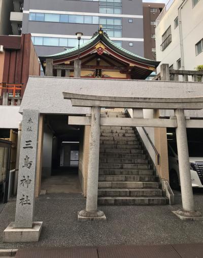 本社三島神社 鳥居と拝殿