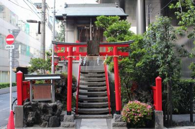 講武稲荷神社 鳥居と拝殿