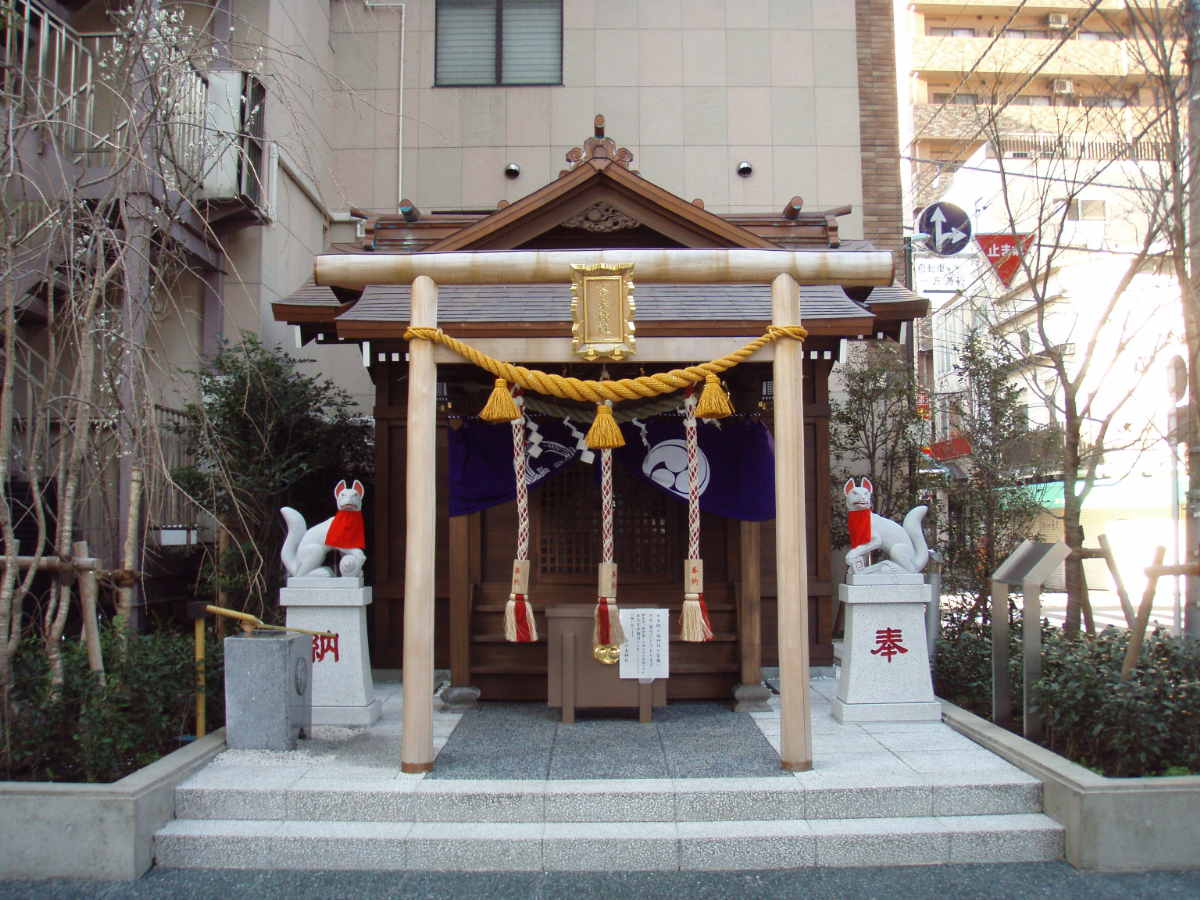 鳥居と拝殿