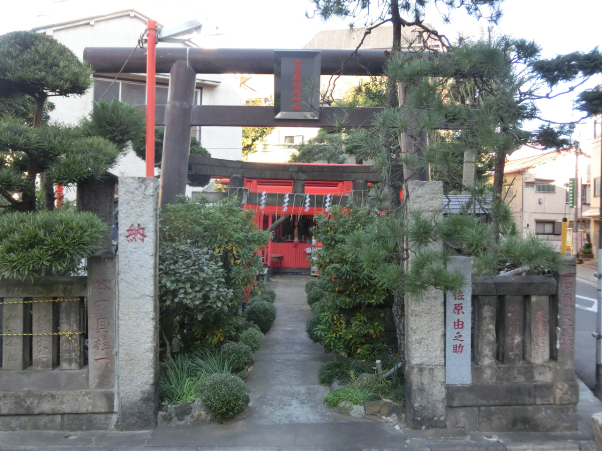 鳥居と拝殿