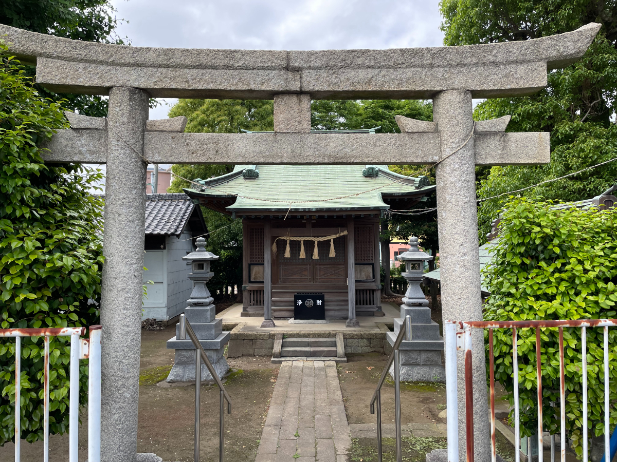鳥居と拝殿