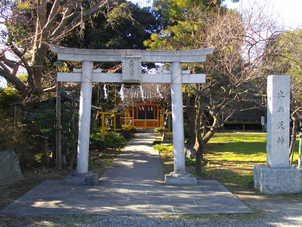 鳥居と拝殿