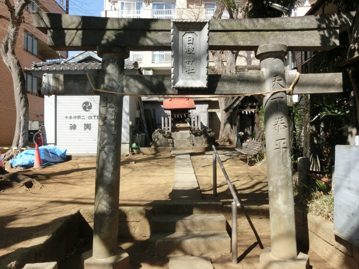 鳥居と拝殿