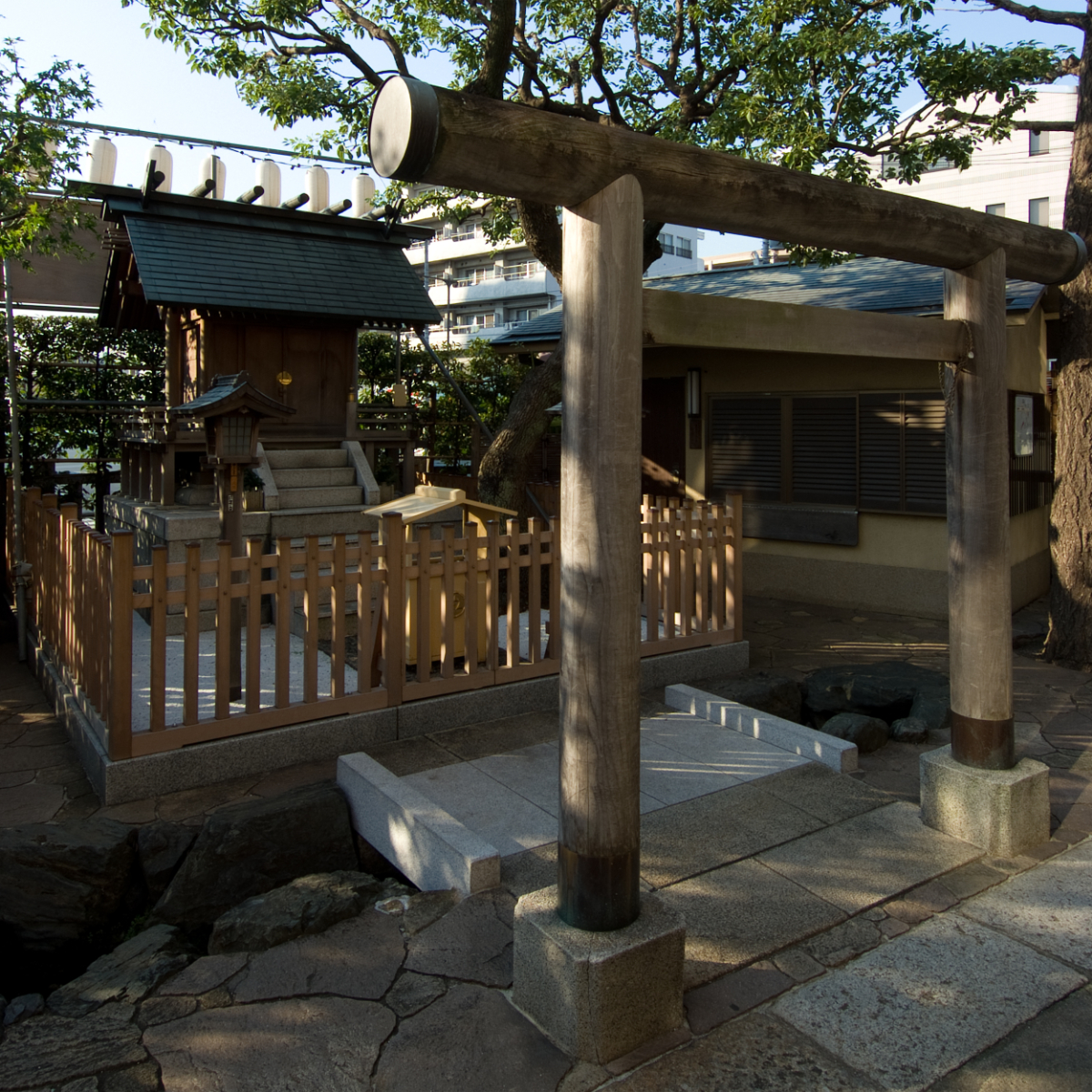鳥居と拝殿