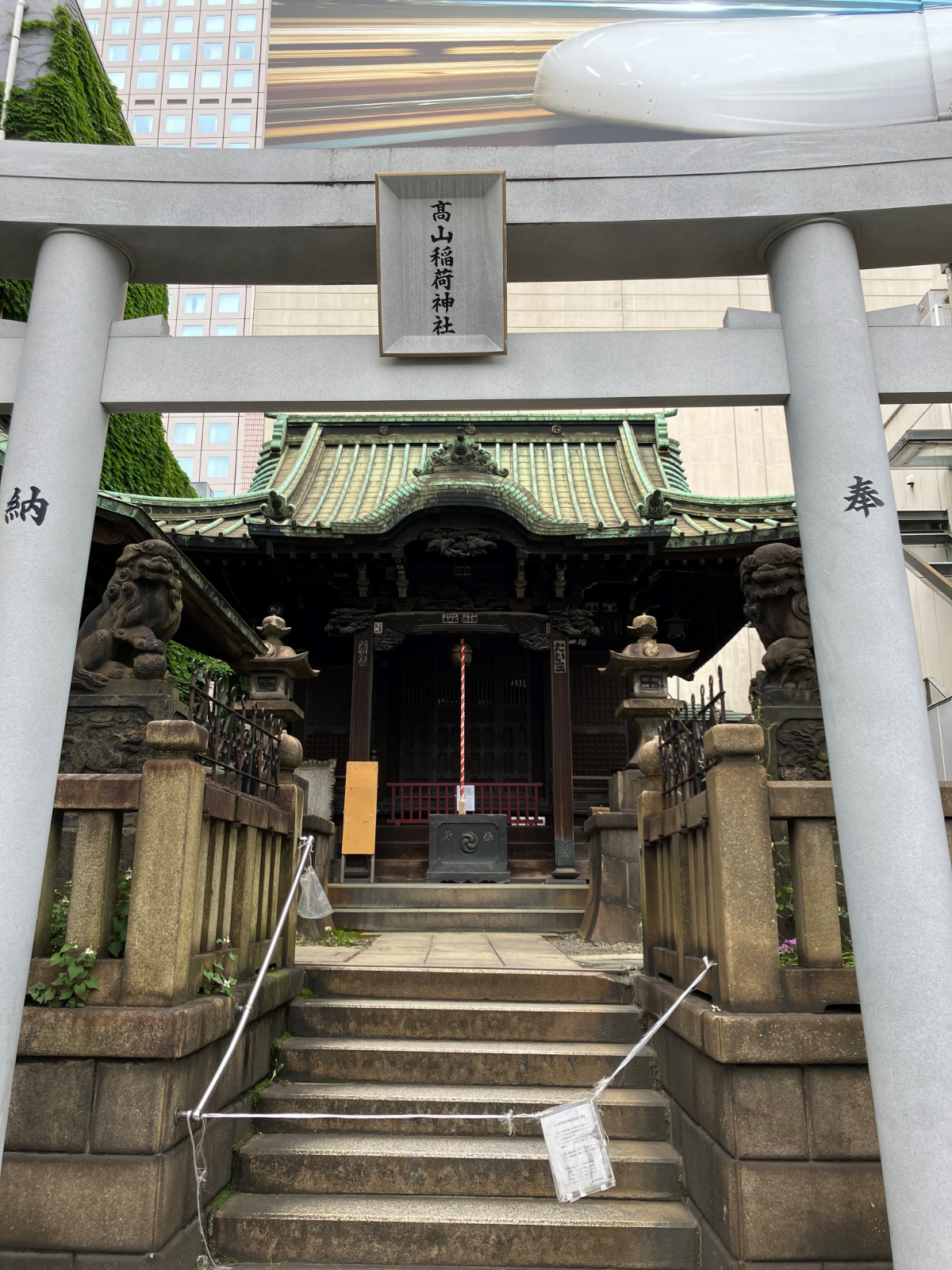 鳥居と拝殿