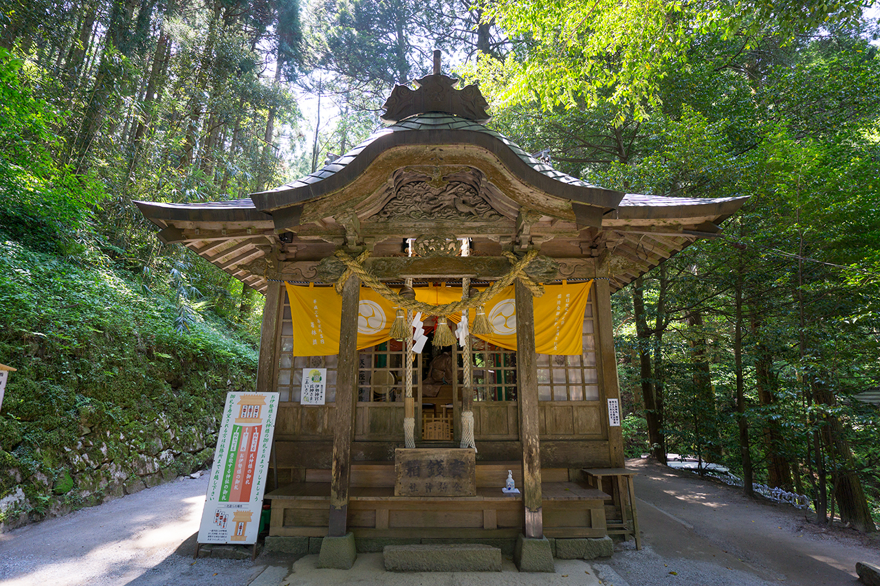 金持神社 拝殿