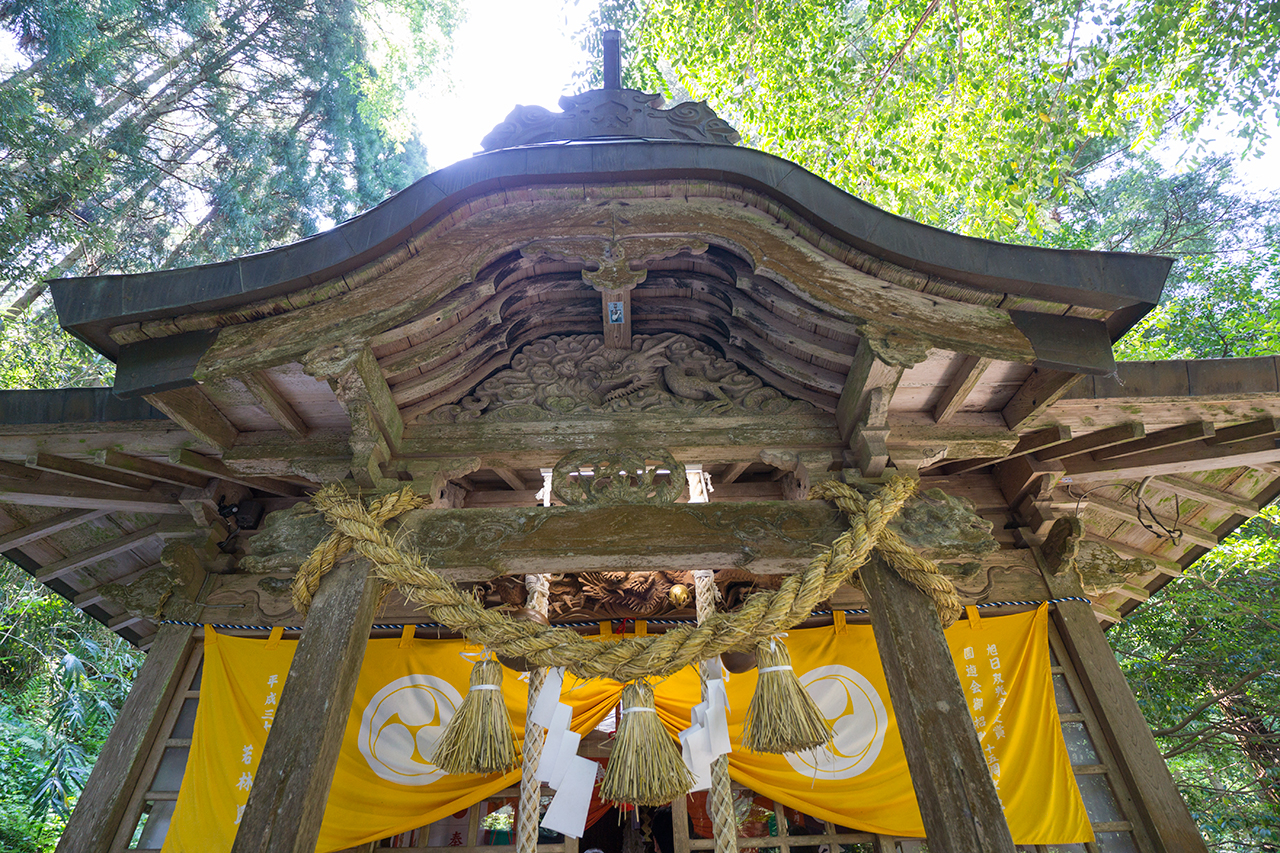 拝殿の彫刻