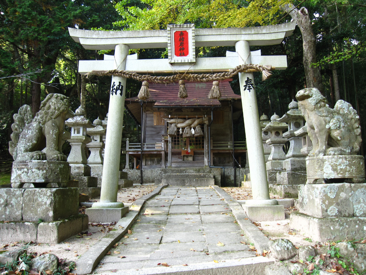 鳥居と拝殿