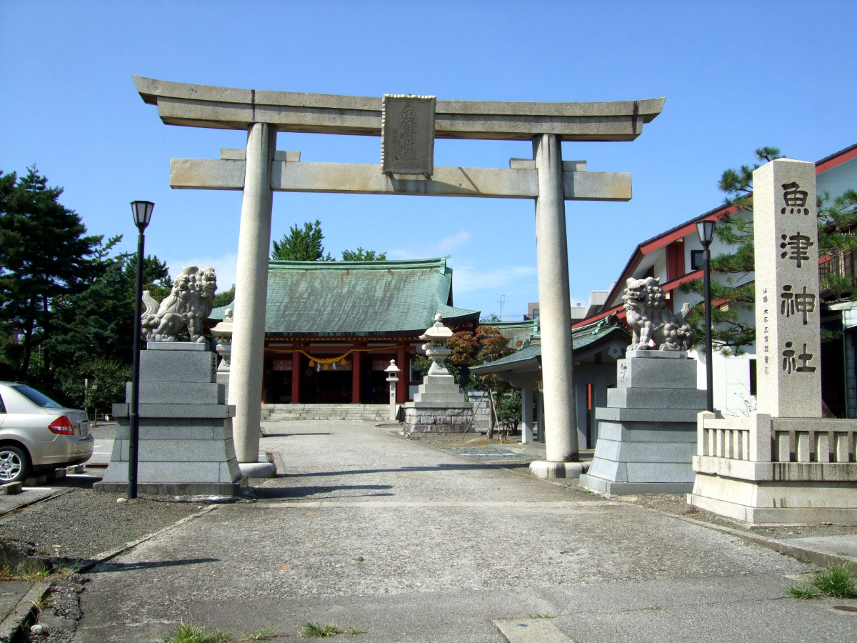 鳥居と拝殿