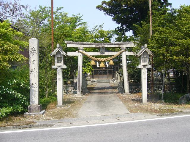 鳥居と拝殿