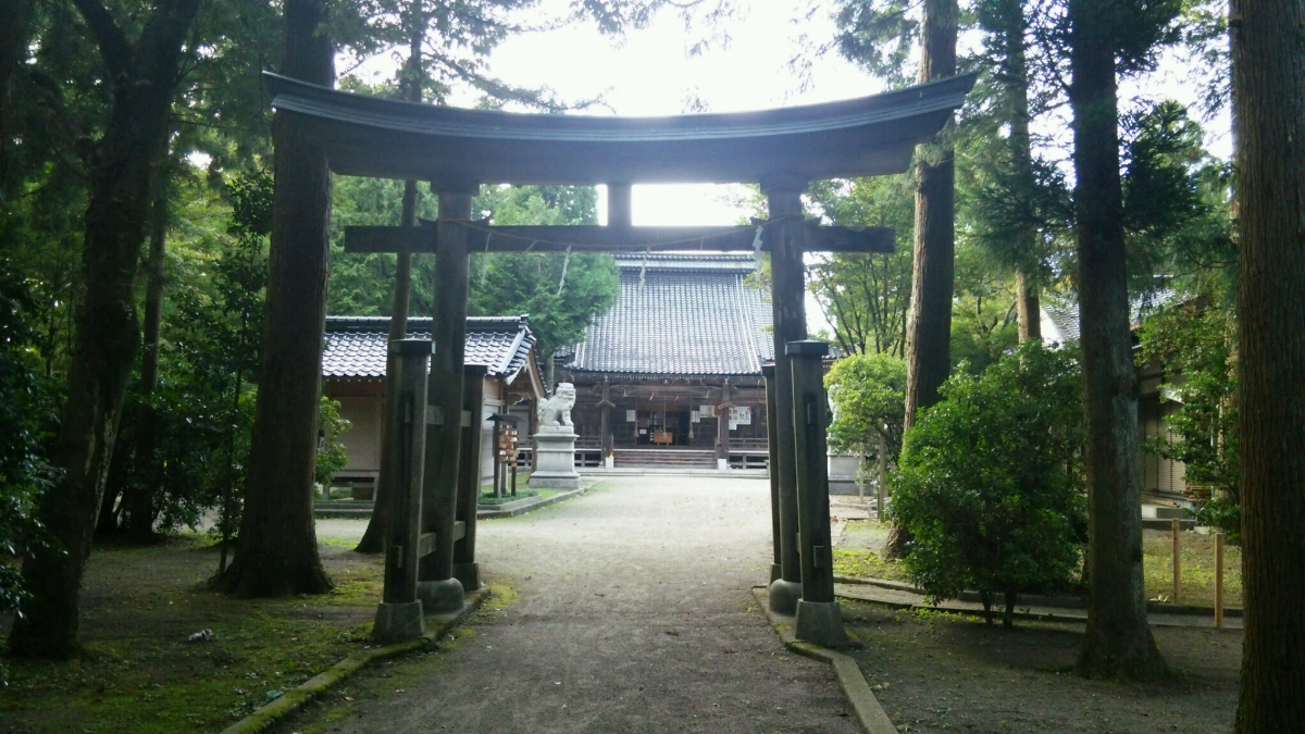 鳥居と拝殿