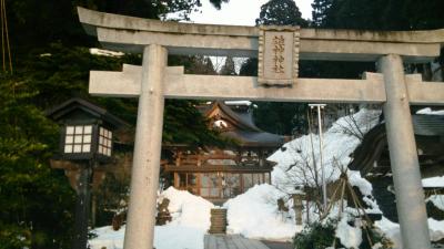 雄神神社 鳥居と拝殿