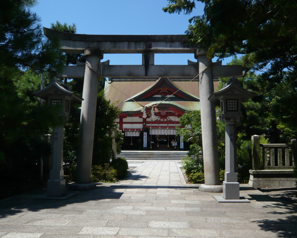 鳥居と拝殿