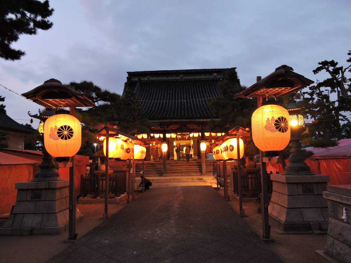 放生津八幡宮例大祭の拝殿