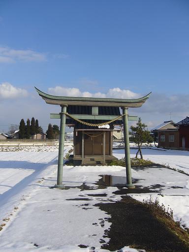 吉住八幡社 鳥居と拝殿