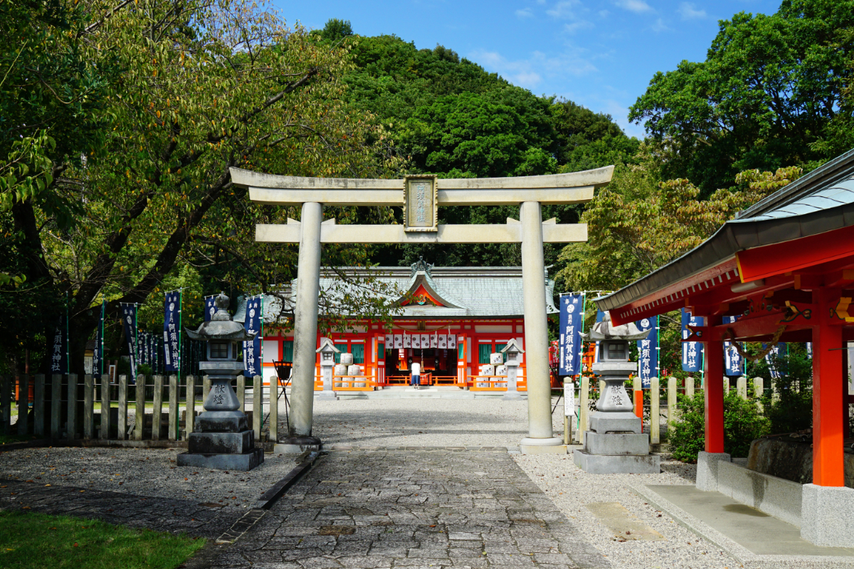 鳥居と拝殿