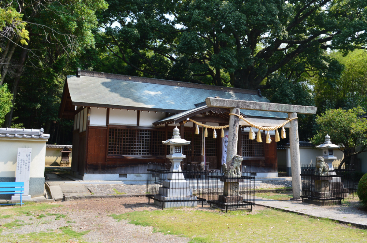 鳥居と拝殿