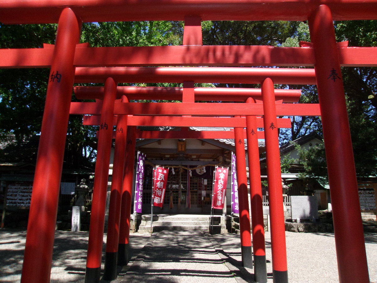 鳥居と拝殿