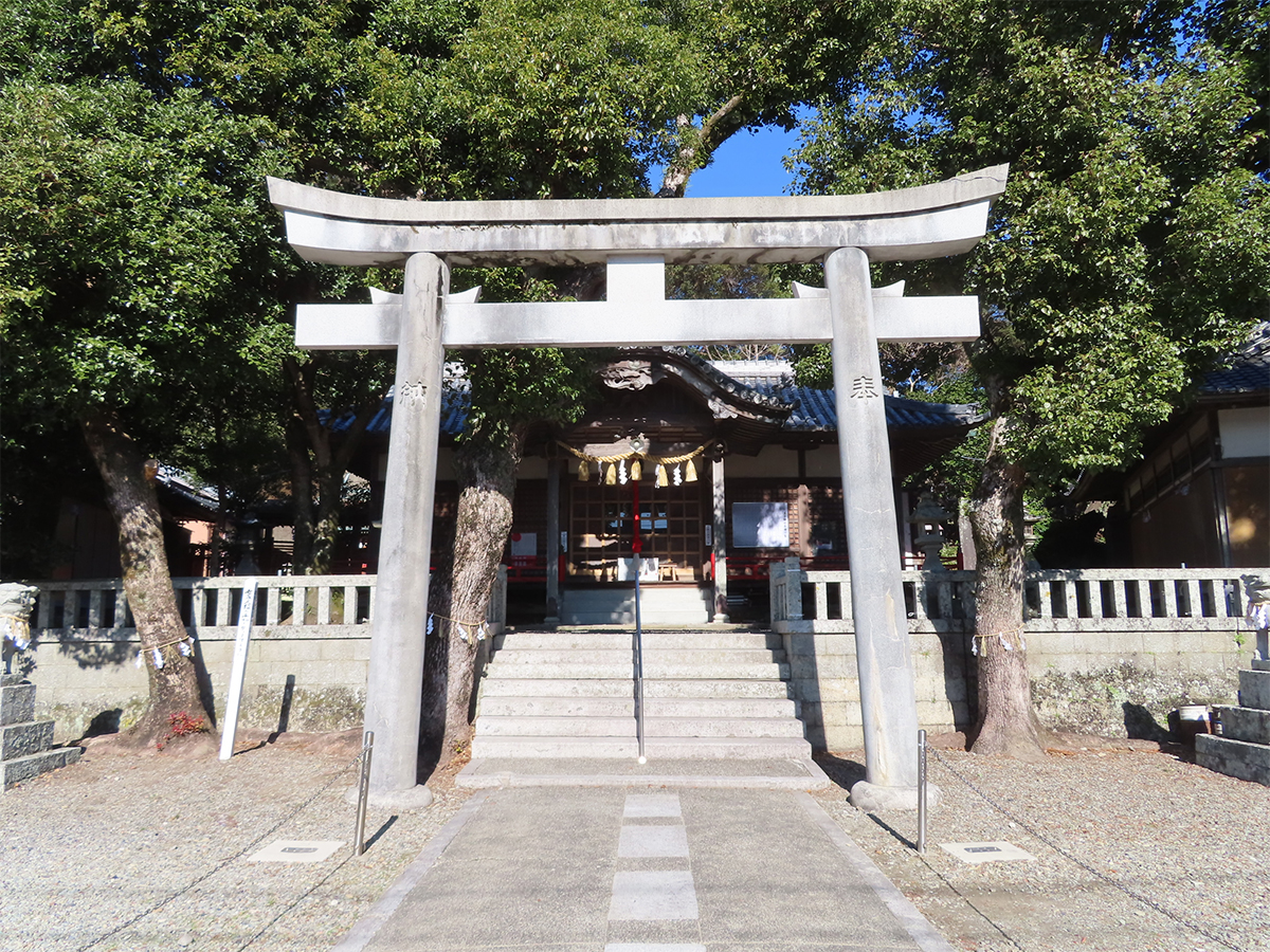鳥居と拝殿