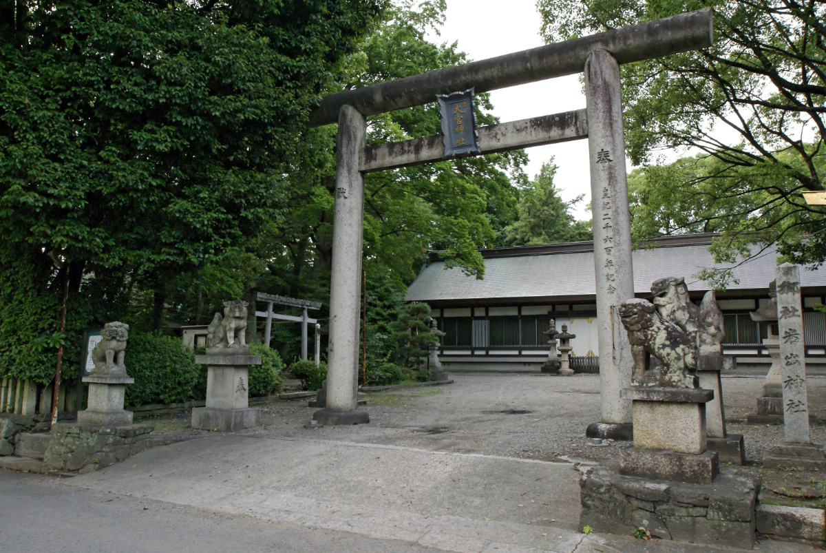鳥居と拝殿