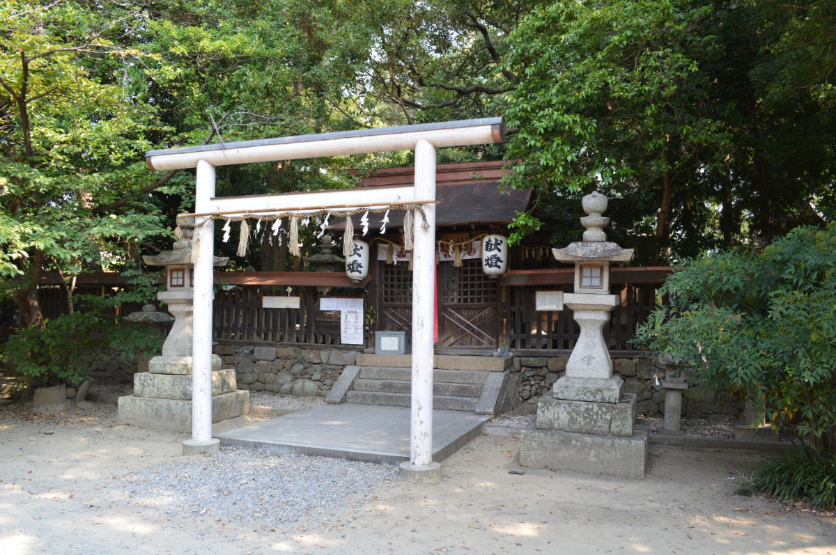 鳥居と拝殿