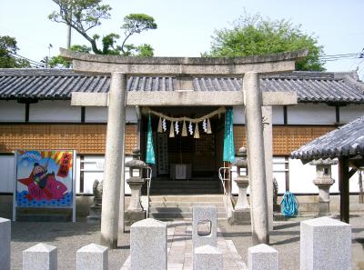 加太春日神社 鳥居と拝殿