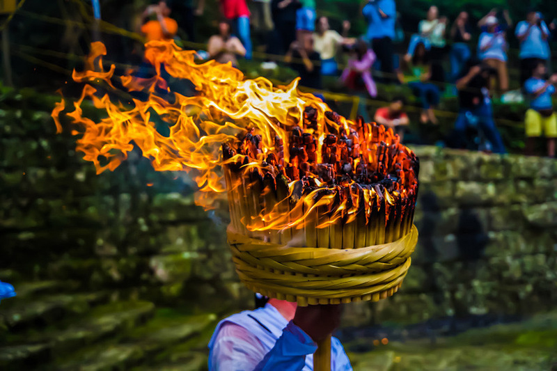 那智の火祭の様子