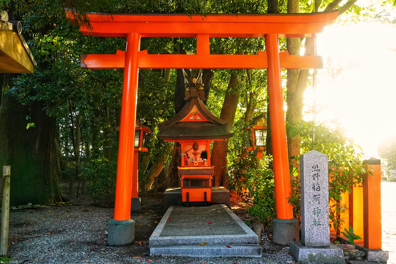熊野稲荷社 鳥居と社殿