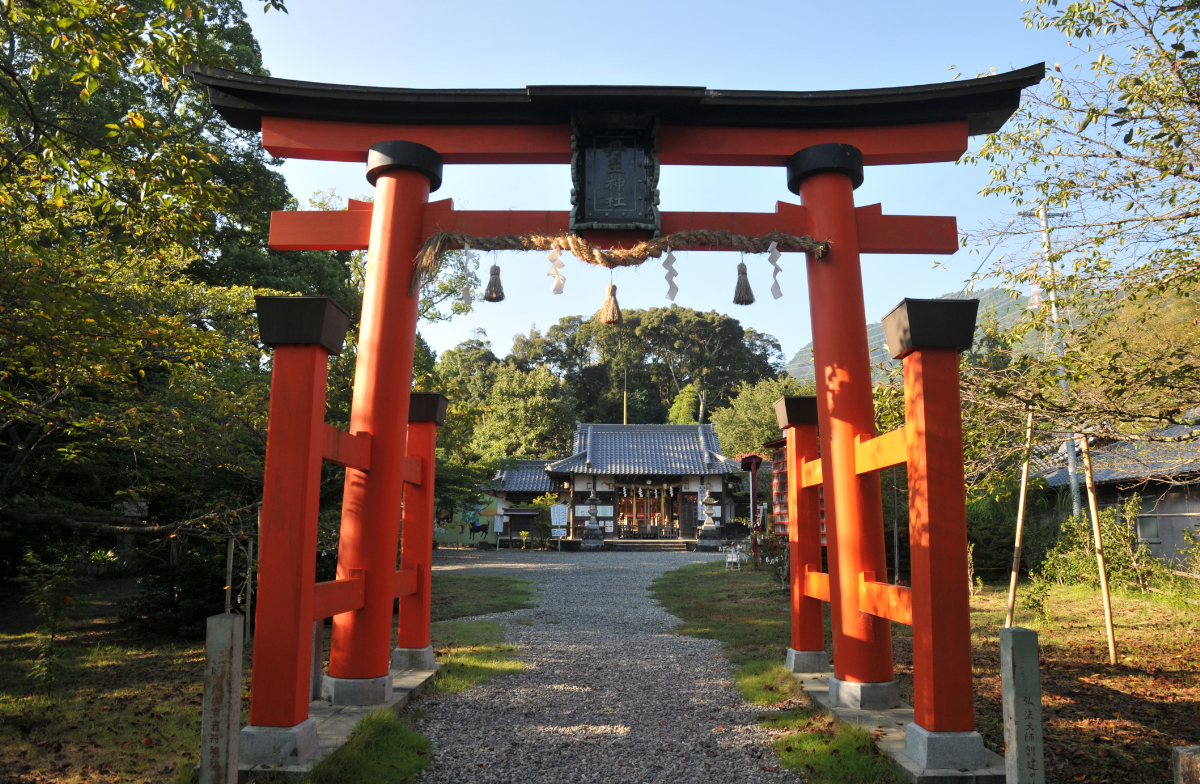 鳥居と拝殿