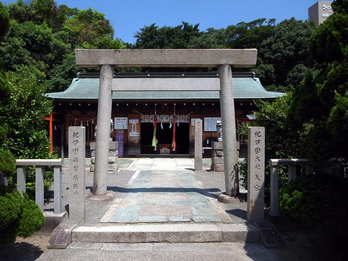 鳥居と拝殿