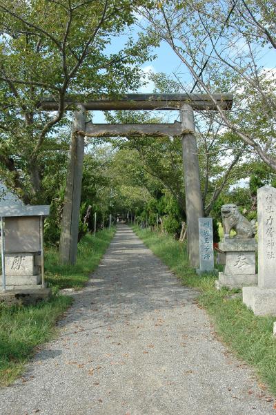 力侍神社 鳥居と参道