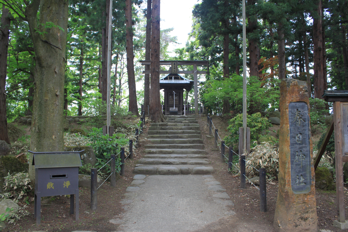 鳥居と社殿