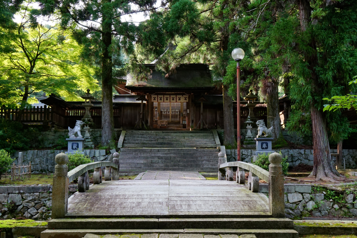 参道と神門