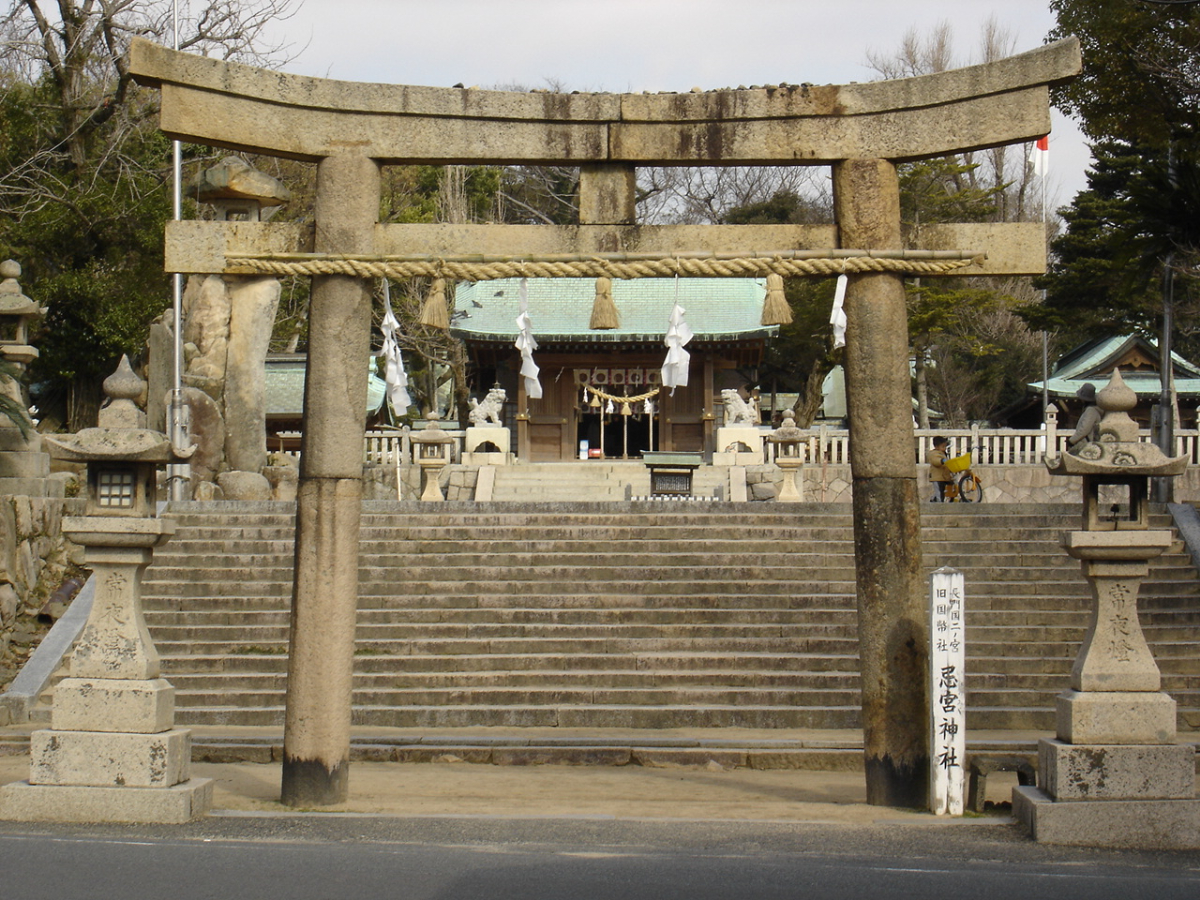 鳥居と拝殿