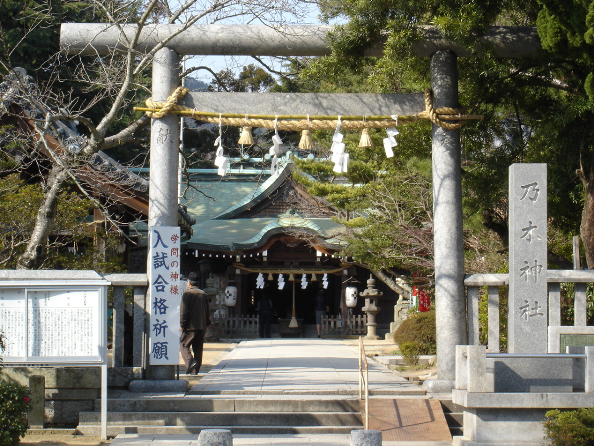 鳥居と拝殿